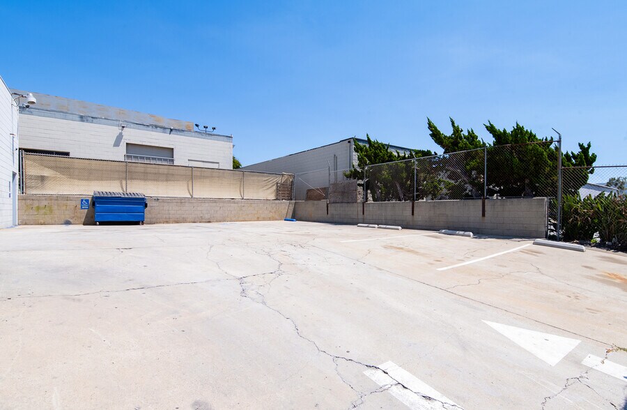 More Photos Of 11810-11812 Greenstone Ave, Santa Fe Springs Manufacturing For Sale