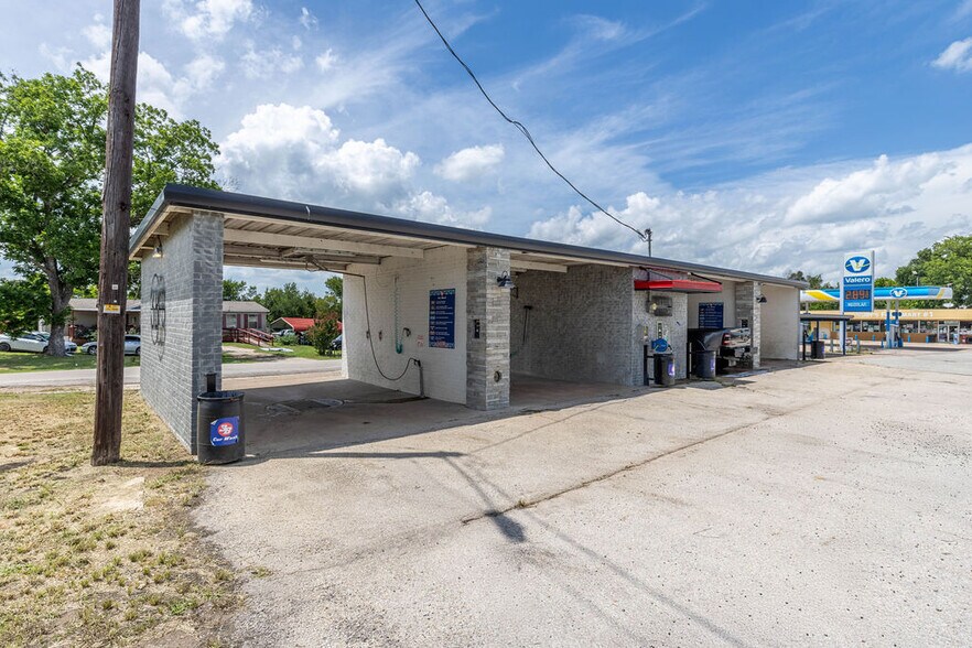 More Photos Of 617 N Ellis St, Groesbeck Carwash For Sale
