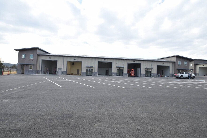 More Photos Of 1051 SW Layton Ct, Prineville Warehouse For Sale
