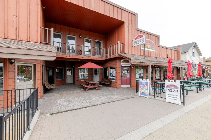 More Photos Of 220 W Cascade Ave, Sisters Storefront Retail Office For Lease