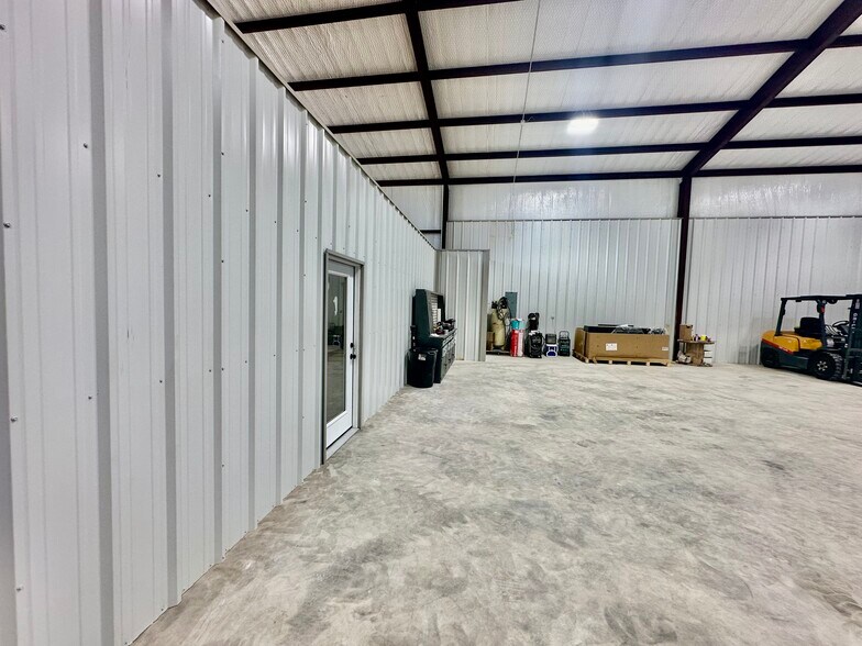 More Photos Of 538 US-62/180 Hwy, Seminole Flex For Sale