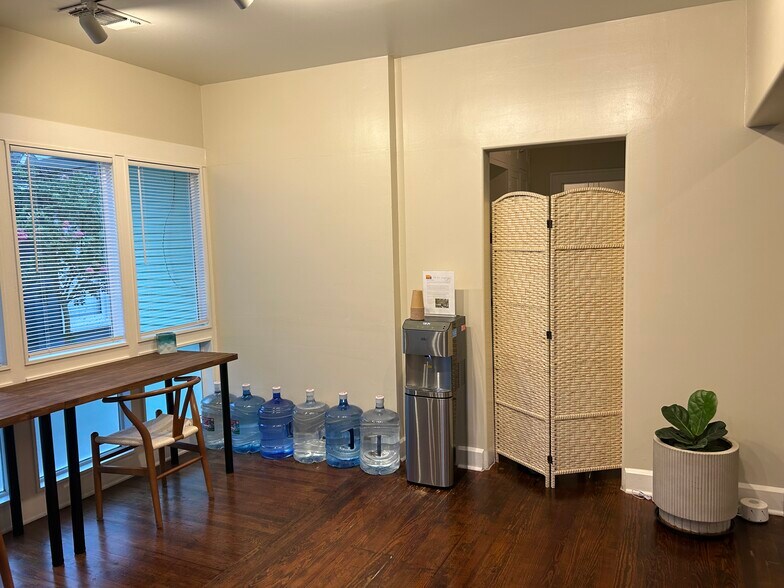 More Photos Of 1613 W 6th St, Austin Loft Creative Space For Lease