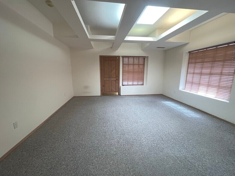 More Photos Of 1709 Girard Blvd NE, Albuquerque Medical For Lease