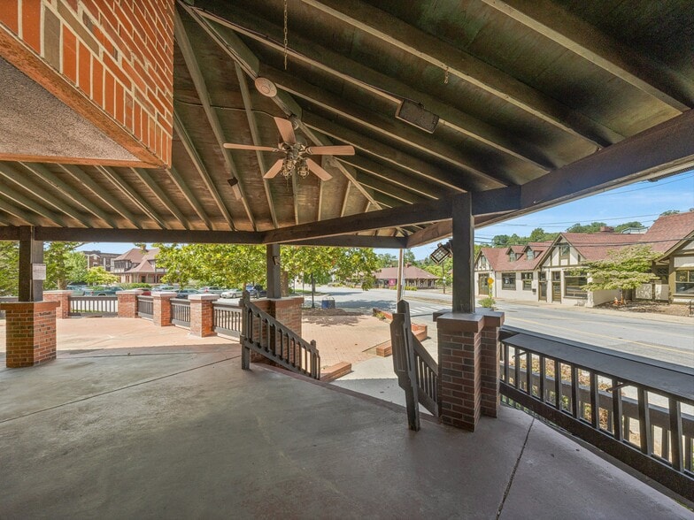 More Photos Of 10 Biltmore Plz, Asheville Restaurant For Lease