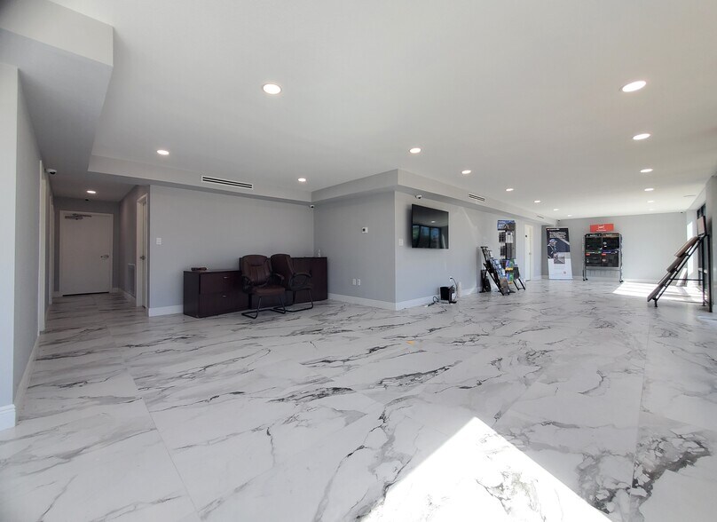 More Photos Of 1522 Ridgewood Ave, Holly Hill Showroom For Sale
