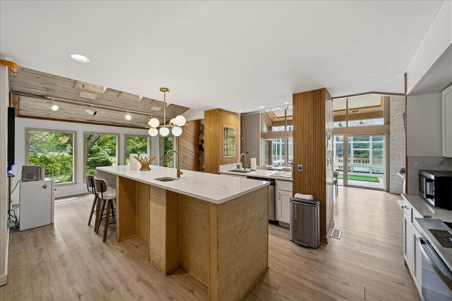More Photos Of 112 Tawny Fox trl, East Stroudsburg Hospitality For Sale