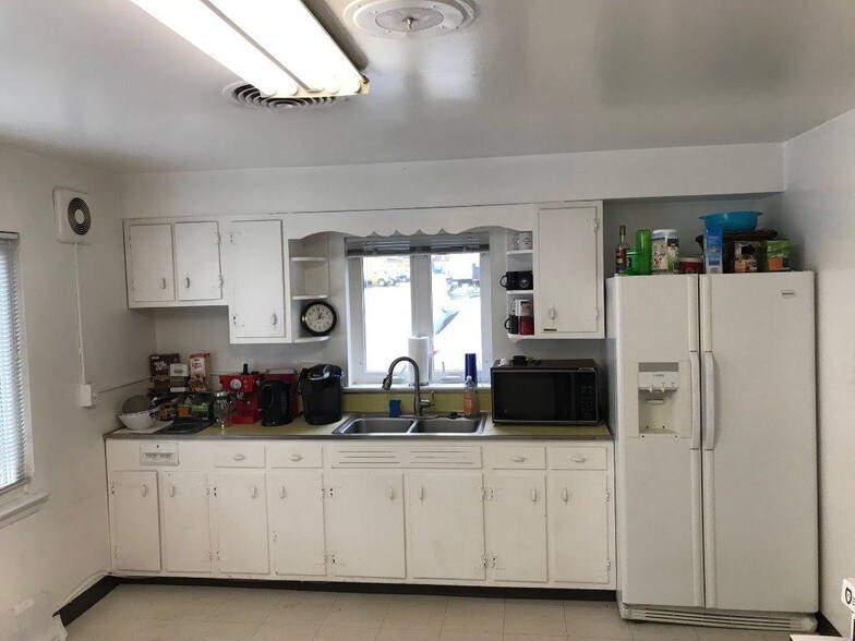 More Photos Of 7309 Highland St, Springfield Light Distribution For Lease