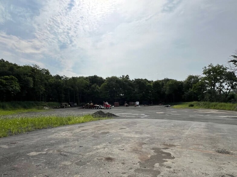 More Photos Of 227 Union Ave, New Windsor Township Contractor Storage Yard For Lease