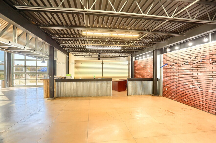 More Photos Of 665 W Connexion Way, Columbia City Flex For Sale