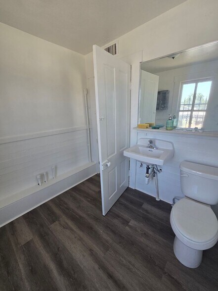 More Photos Of 902 E Reynolds St, Plant City Office For Lease