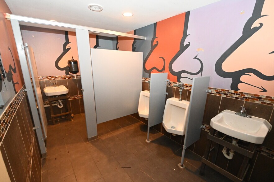 More Photos Of 47 W Amelia St, Orlando Bar For Sale