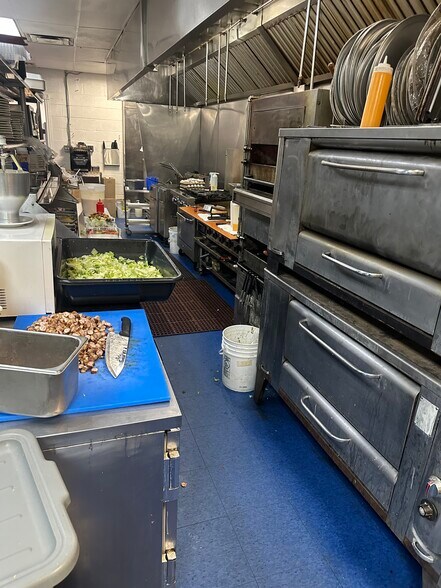 More Photos Of 3807 Fort St, Wyandotte Restaurant For Sale