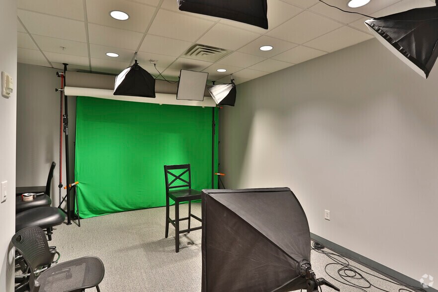 More Photos Of 200 E Broad St, Greenville Office For Lease