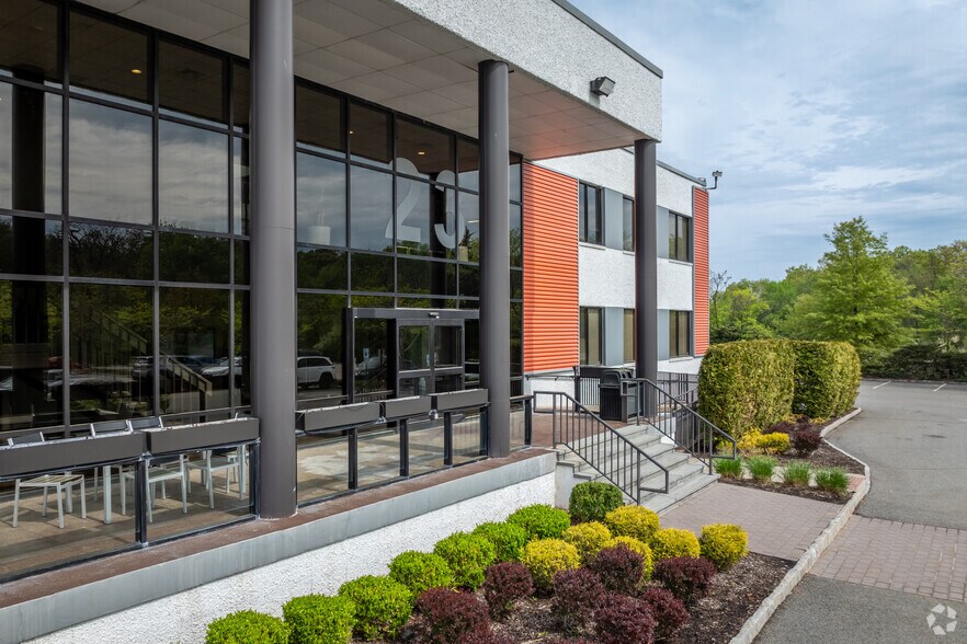 More Photos Of 23 Vreeland Rd, Florham Park Coworking Space