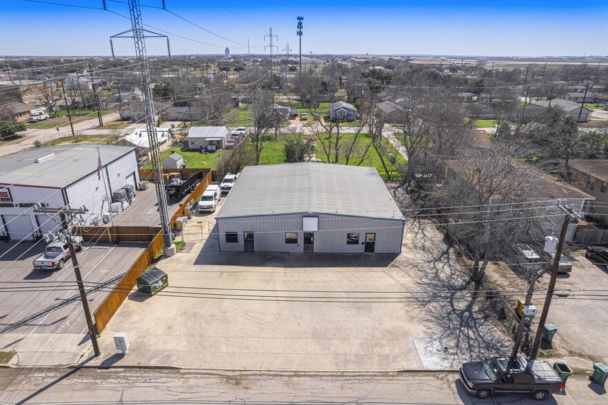 Primary Photo Of 318 W Byrd Blvd, Universal City Office For Sale