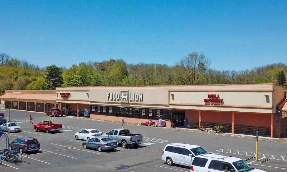 More Photos Of 945 N Main St, Marion Supermarket For Lease