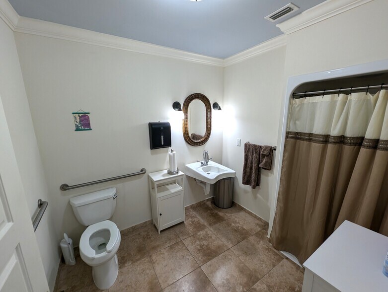 More Photos Of 1575 Indian River Blvd, Vero Beach Office For Lease