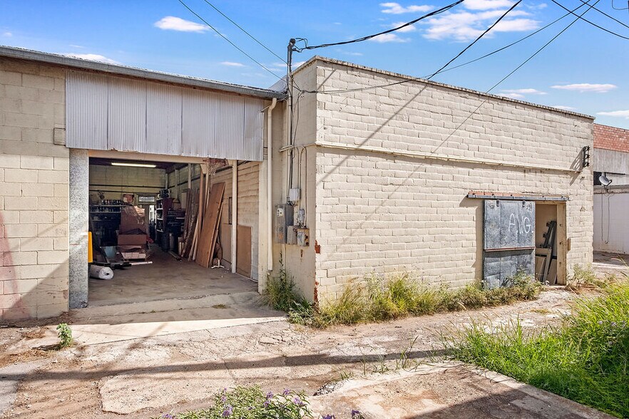 More Photos Of 115-117 N West St, Uvalde Unknown For Lease