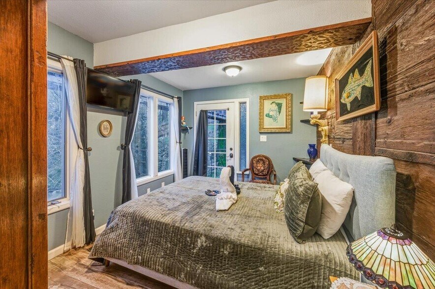 More Photos Of 301-317 S Pine St, Nevada City Hotel For Sale