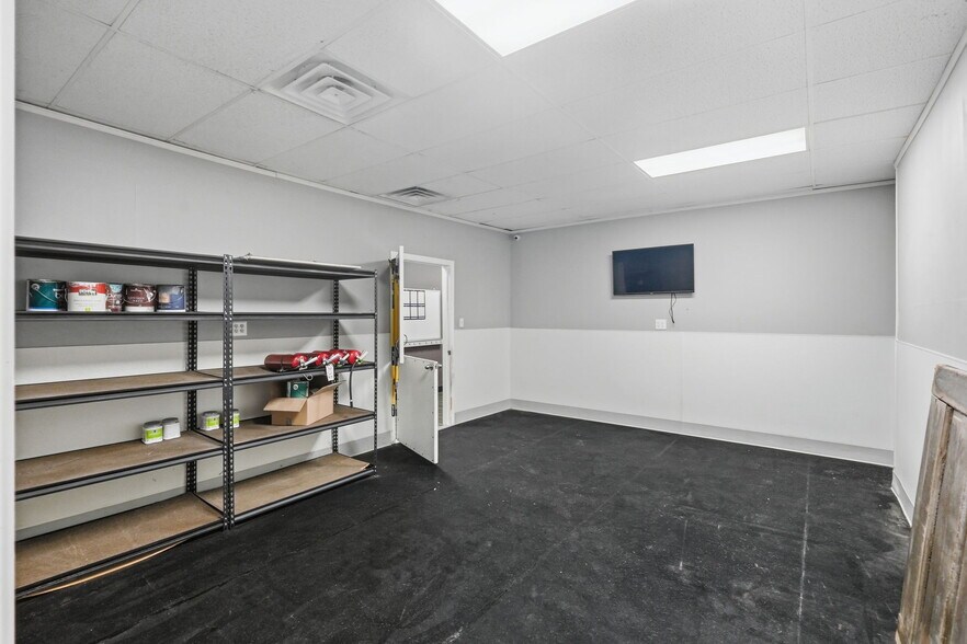 More Photos Of 64 Putnam St, Winthrop Storefront Retail Office For Lease