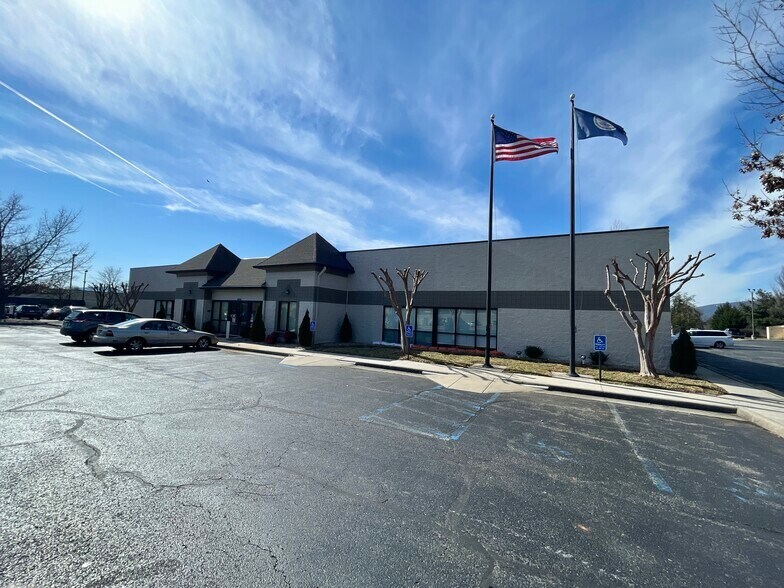 More Photos Of 5060 Valley View Blvd NW, Roanoke Office For Sale