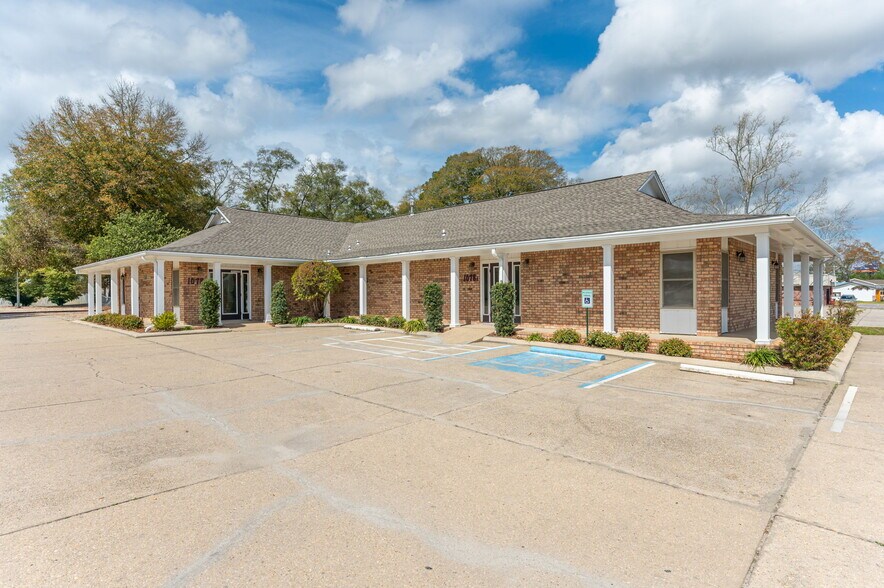 More Photos Of 1078 S Ferdon Blvd, Crestview Medical For Sale