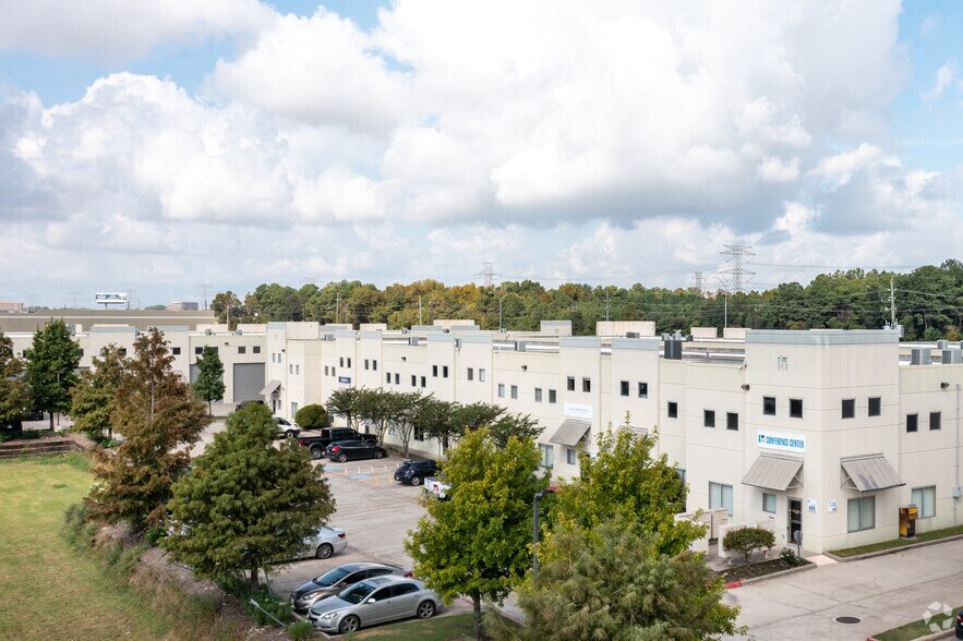 More Photos Of 5750 N Sam Houston Pky E, Houston Flex For Lease