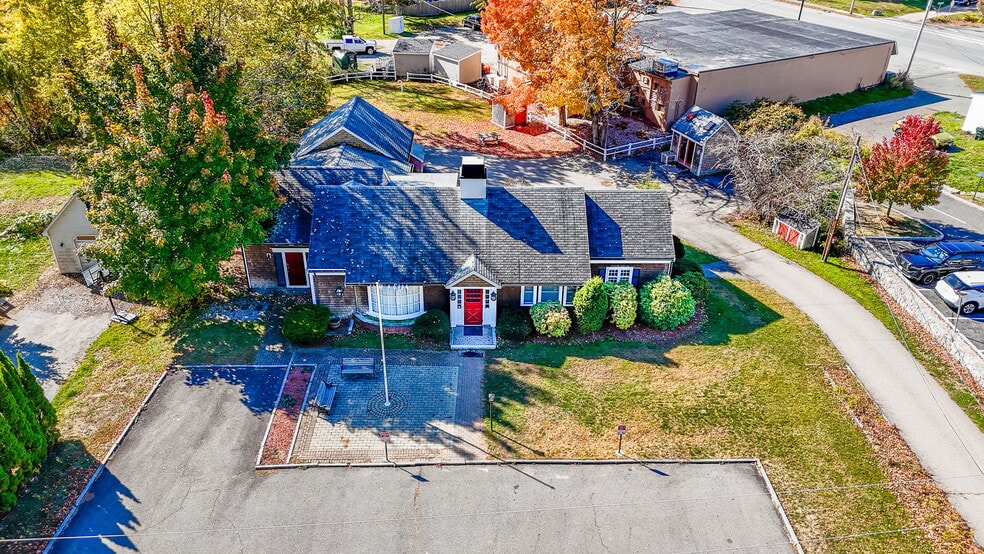 More Photos Of 11 Maple St, West Newbury Office For Sale