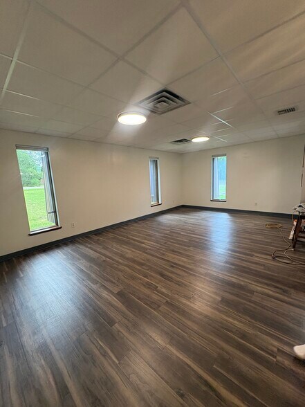 More Photos Of 3646 California Rd, Orchard Park Industrial For Lease