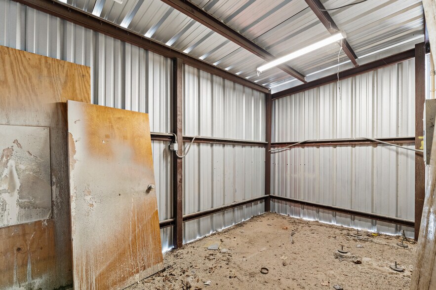 More Photos Of 10854 Vandale St, San Antonio Flex For Sale