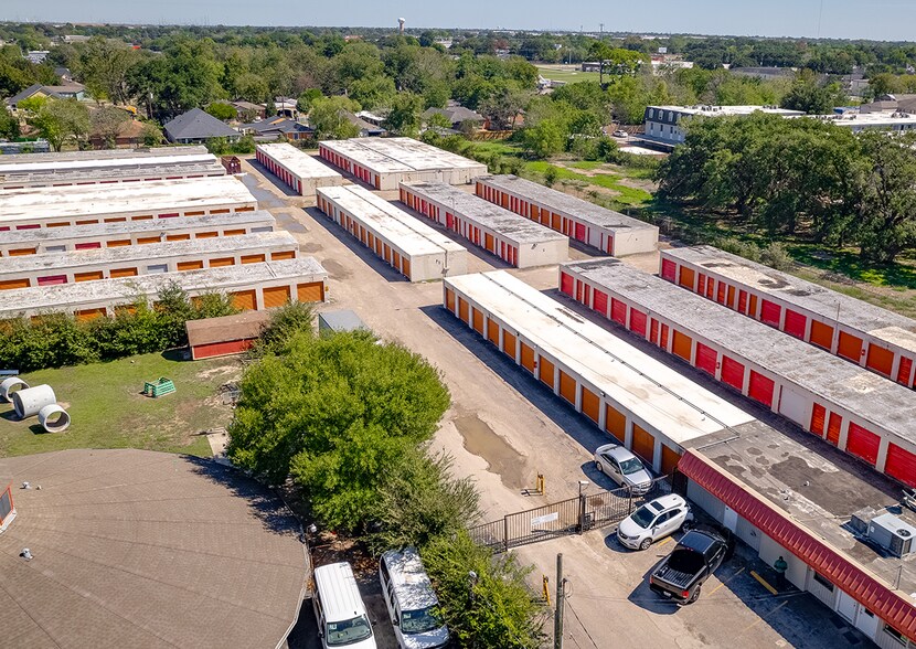 More Photos Of 1009 Burke Rd, Pasadena Self Storage For Sale