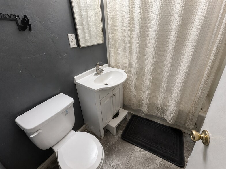 More Photos Of 4630 13th Ave, Sacramento Apartments For Sale