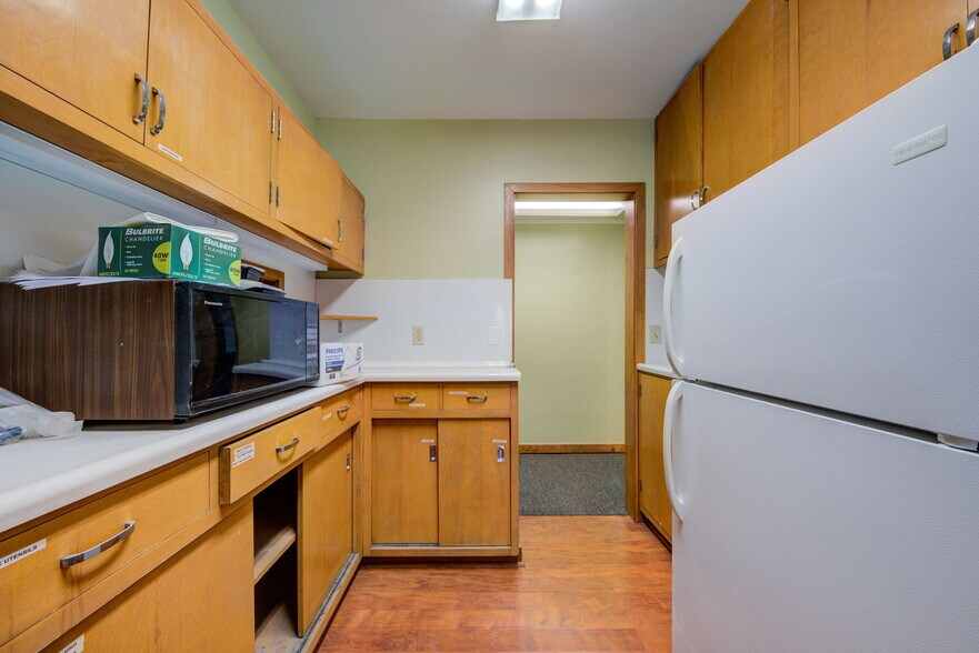 More Photos Of 800 N 42nd Ave, Minneapolis Medical For Lease