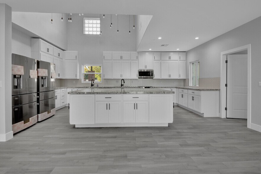 More Photos Of 906 E Tuckey Ln, Phoenix Healthcare For Sale