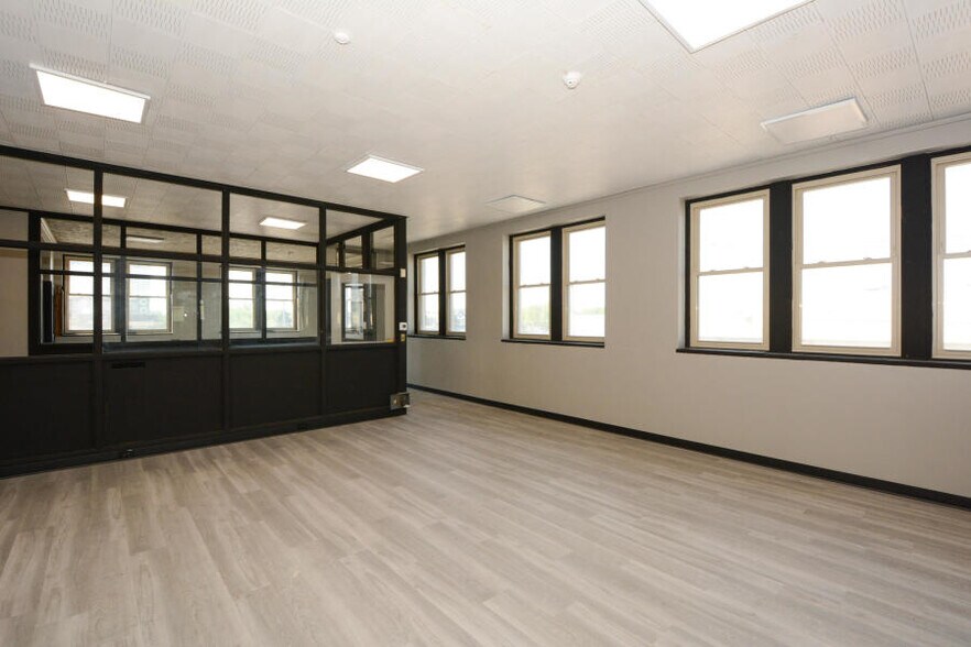 More Photos Of 3258 W Fond Du Lac Ave, Milwaukee Manufacturing For Lease