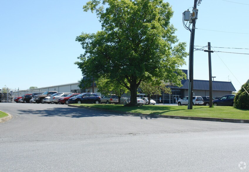 More Photos Of 4415 Lewis Rd, Harrisburg Light Distribution For Lease