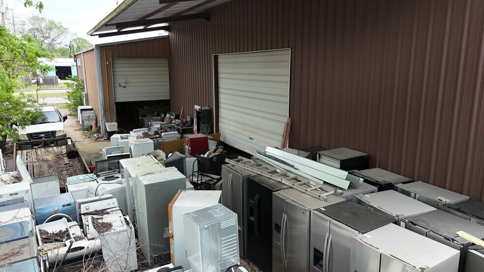 More Photos Of 8709 Irvington Blvd, Houston Warehouse For Sale