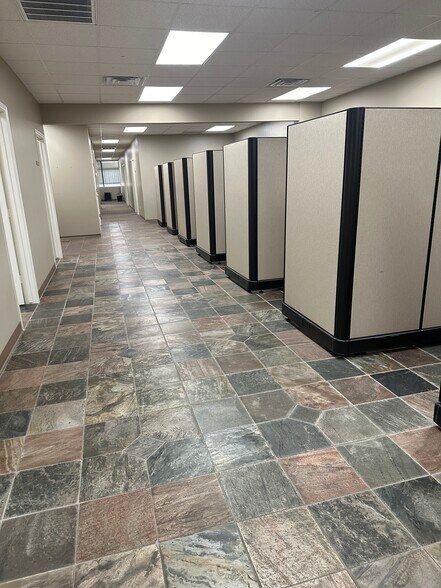 More Photos Of 6911 Breen Dr, Houston Warehouse For Lease