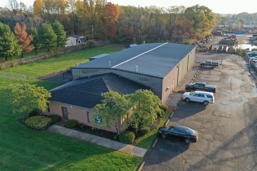 More Photos Of 3822 Victory Ave, Louisville Warehouse For Lease