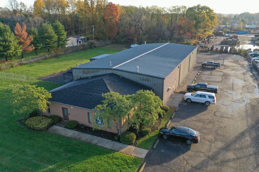 More Photos Of 3822 Victory Ave, Louisville Warehouse For Lease