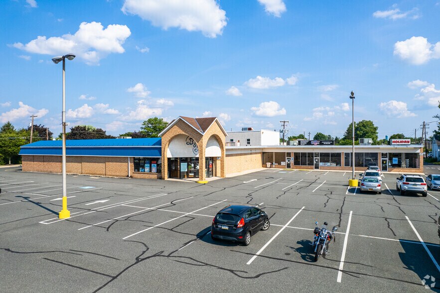 More Photos Of 22 E 4th St, East Greenville Restaurant For Lease