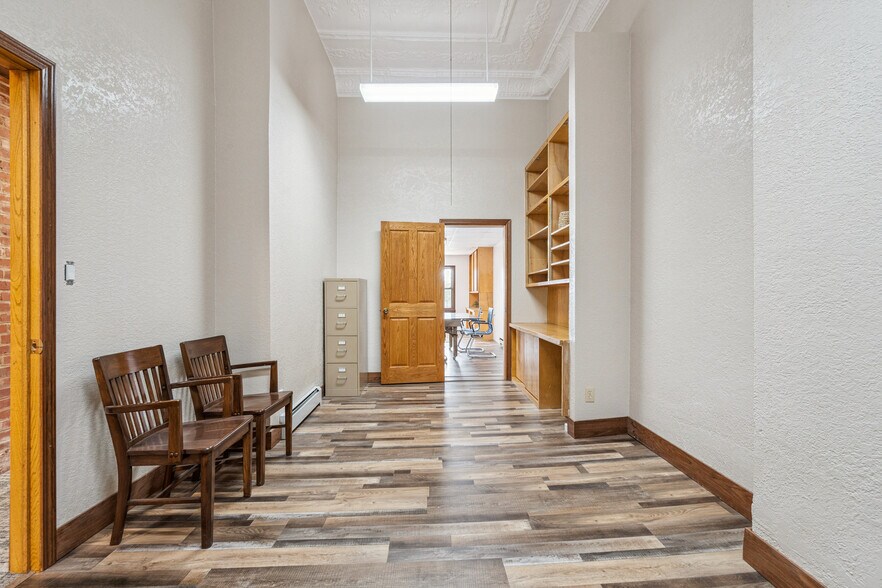 More Photos Of 118 W Mission St, Strawberry Point Loft Creative Space For Lease