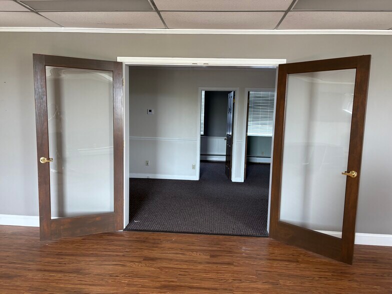 More Photos Of 616 N Limestone St, Springfield Loft Creative Space For Lease