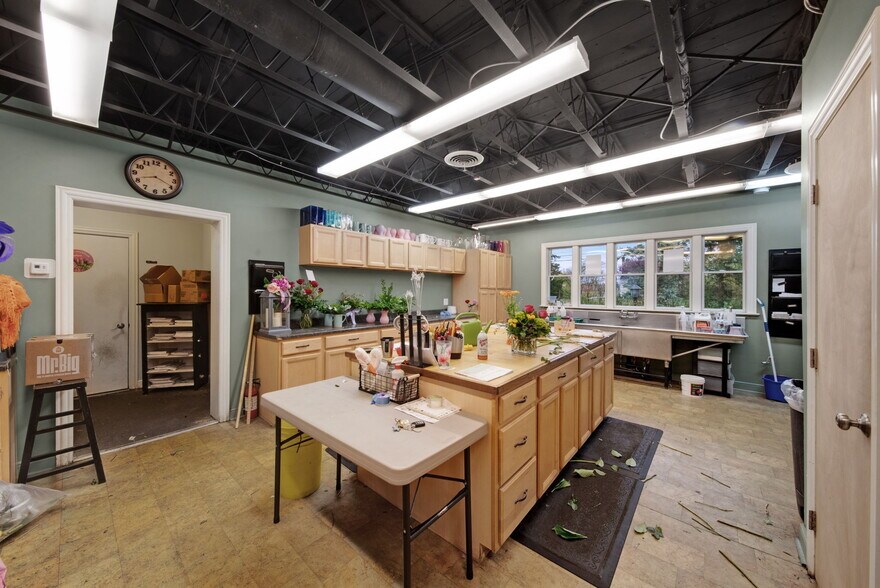 More Photos Of 4120 Main St, Hilliard Freestanding For Sale