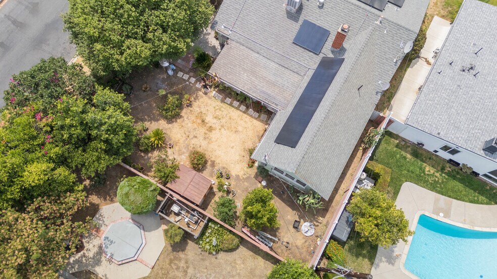 More Photos Of 6402 Graves Ave, Van Nuys Apartments For Sale