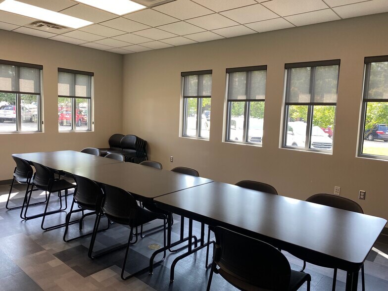 More Photos Of 1335 E Bradford Pky, Springfield Office For Lease