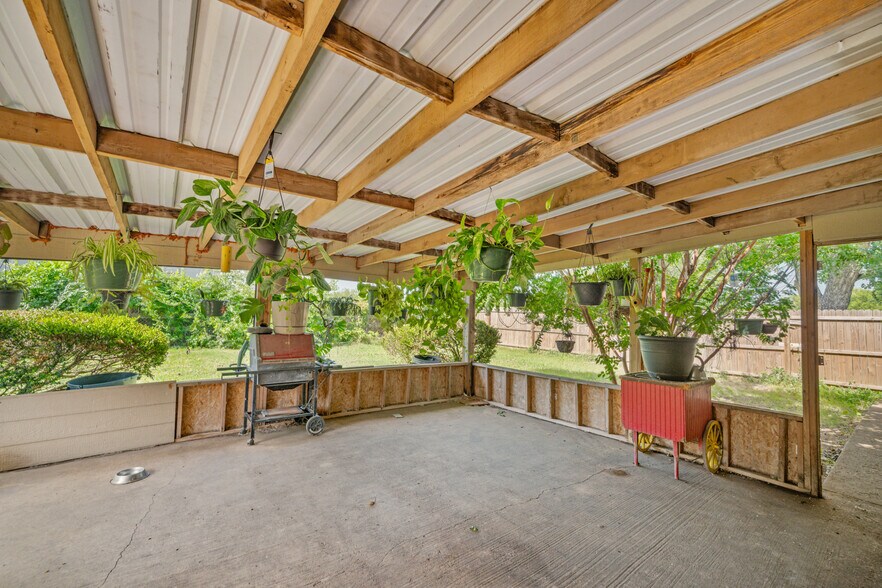 More Photos Of 5792 FM 6, Josephine Showroom For Sale