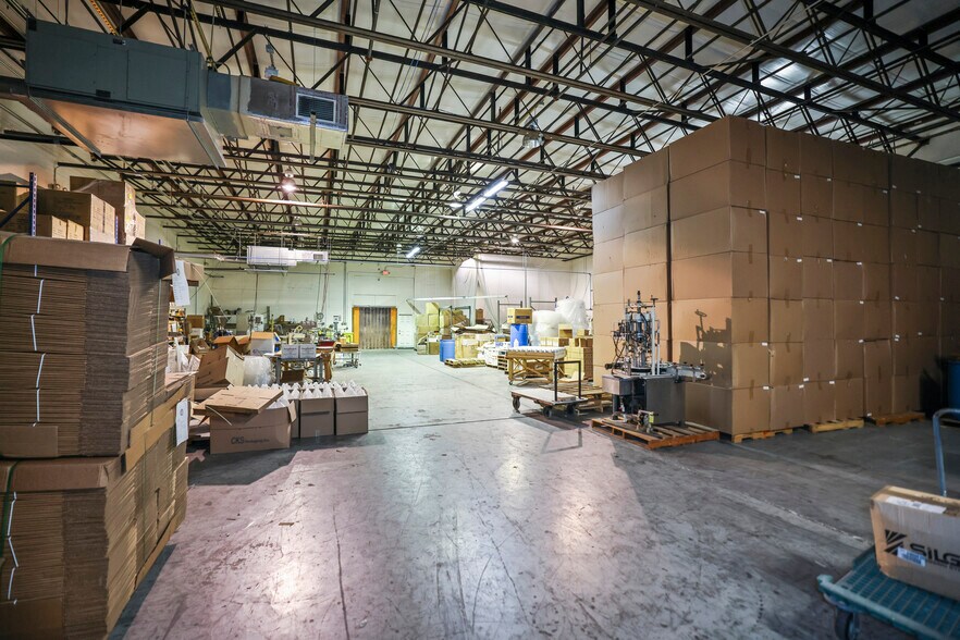 More Photos Of 1555 Sunshine Dr, Clearwater Warehouse For Sale