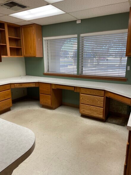 More Photos Of 16302 San Pedro Ave, San Antonio Veterinarian Kennel For Lease