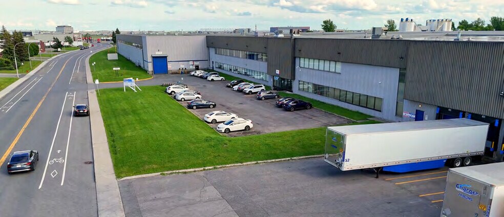 More Photos Of 2000 Rue Halpern, Montréal Distribution For Lease